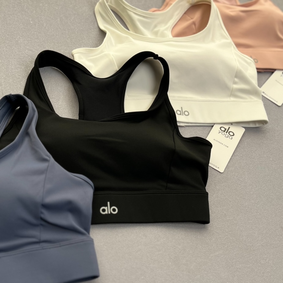 Screenshot نیمتنه برند alo yoga